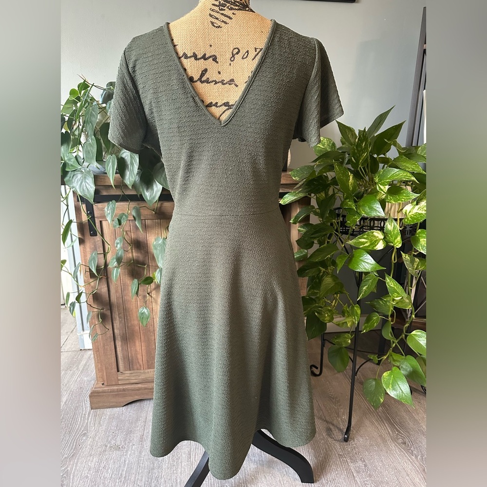 Muse Petite textured sage green Tania Faux Wrap Dress. NWT. - Picture 2 of 3